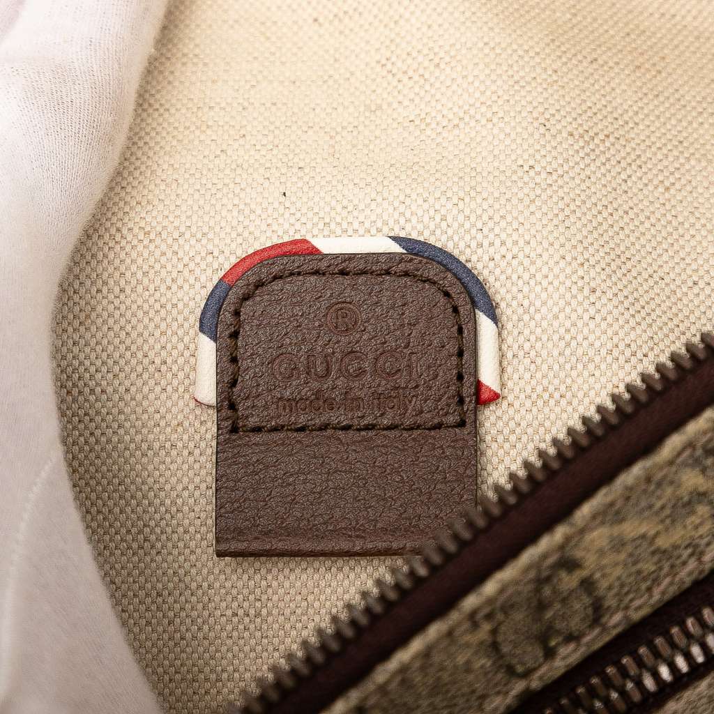 Gucci GG Supreme Courrier Belt Bag - Side view