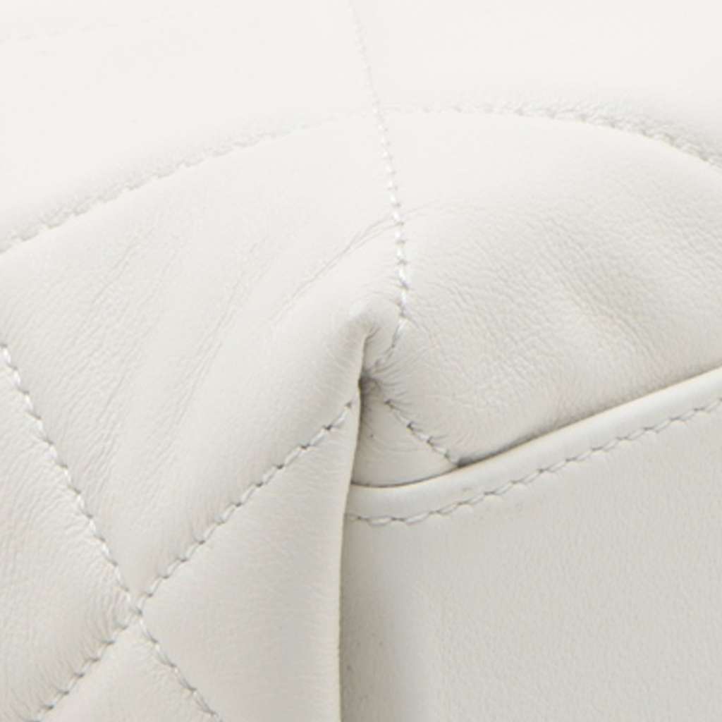 Chanel Quilted Calfskin Close To Me Hobo - Detail 2