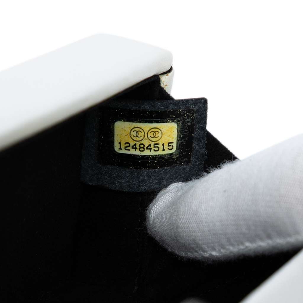 Chanel CC Lambskin Box Clutch - Detail 1