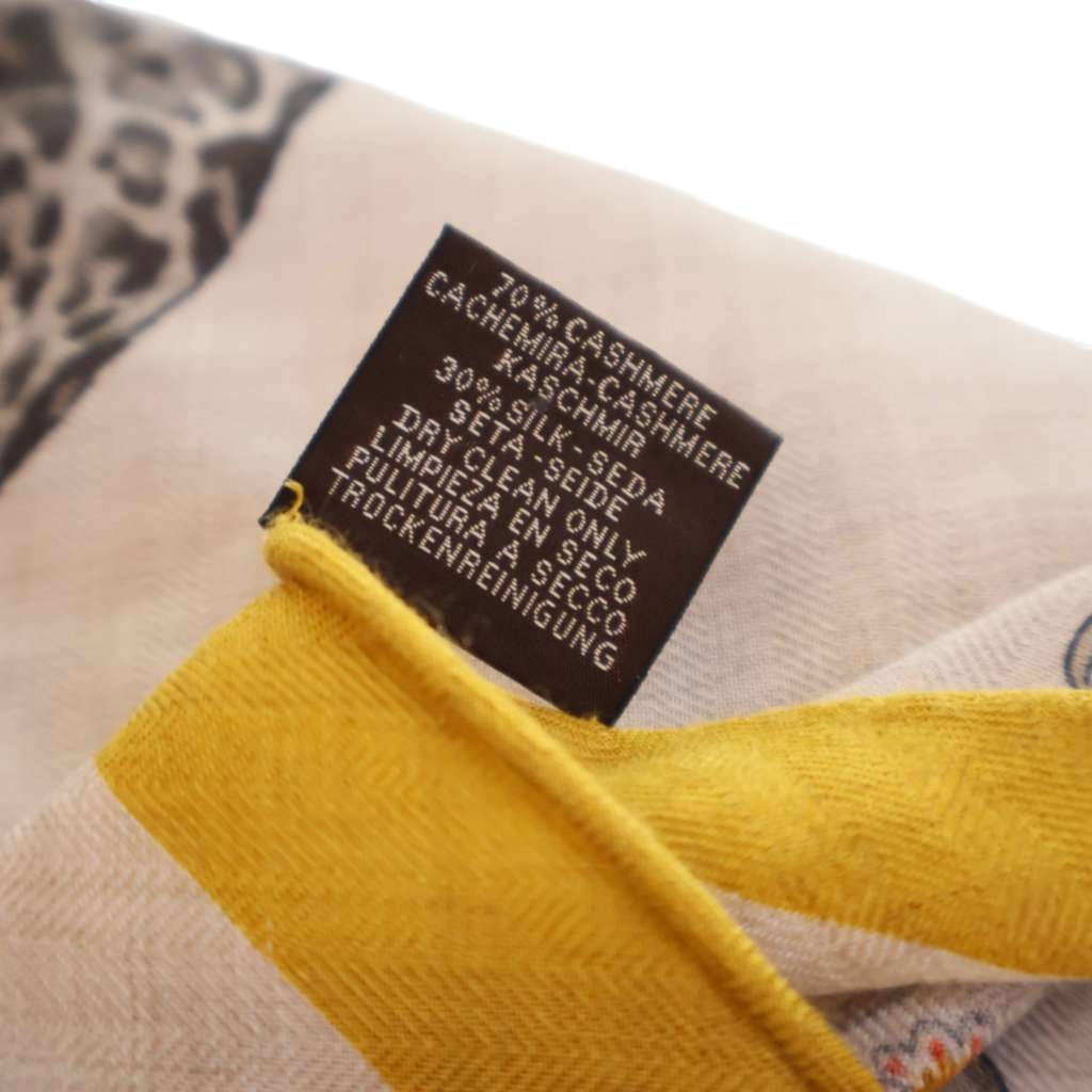 Hermès Jungle Love Cashmere Silk Triangle Scarf - Detail 1