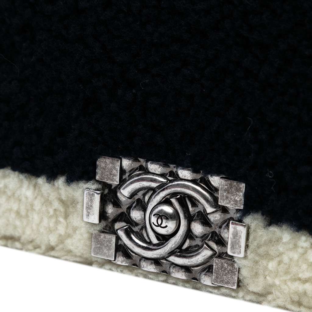 Chanel Old Medium Bicolor Shearling Boy Flap - Detail 1