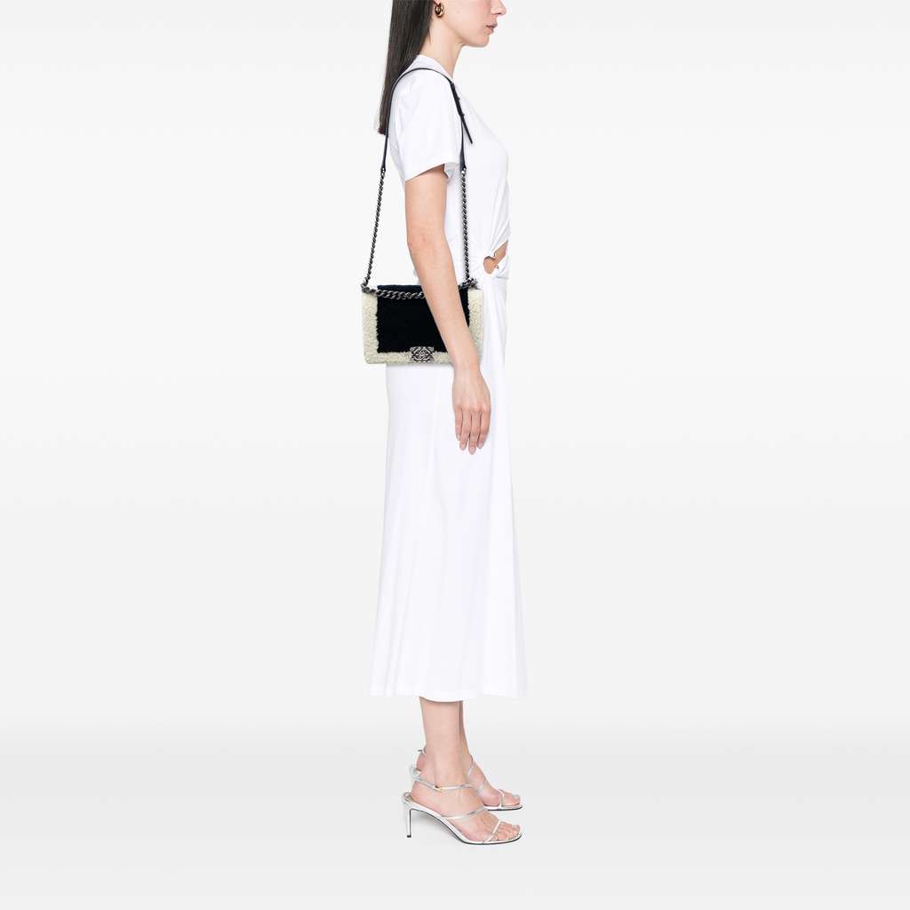 Chanel Old Medium Bicolor Shearling Boy Flap - Detail 2