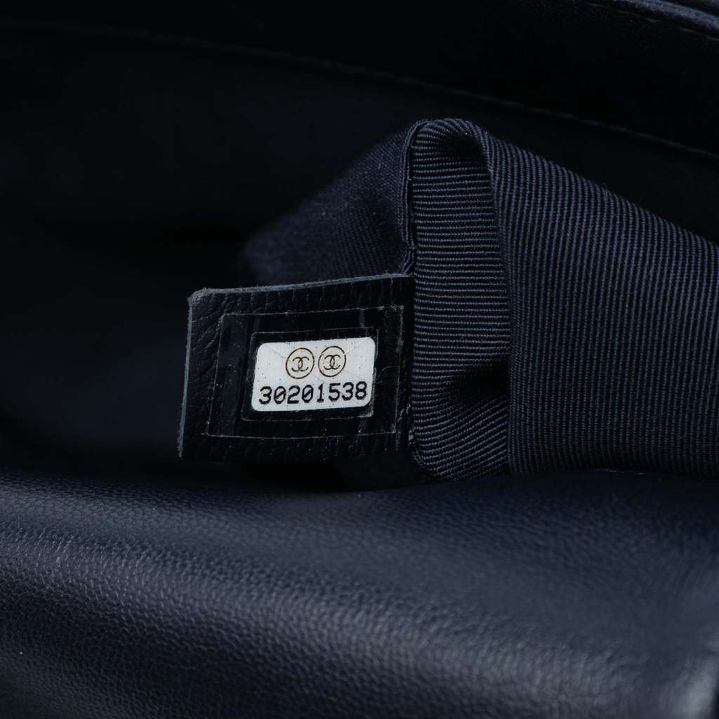 Chanel Medium Lambskin 19 Flap - Detail 1