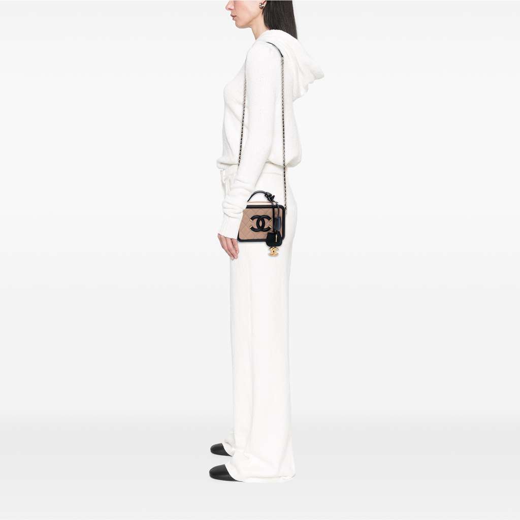 Chanel Small Caviar CC Filigree Vanity Case - Detail 2