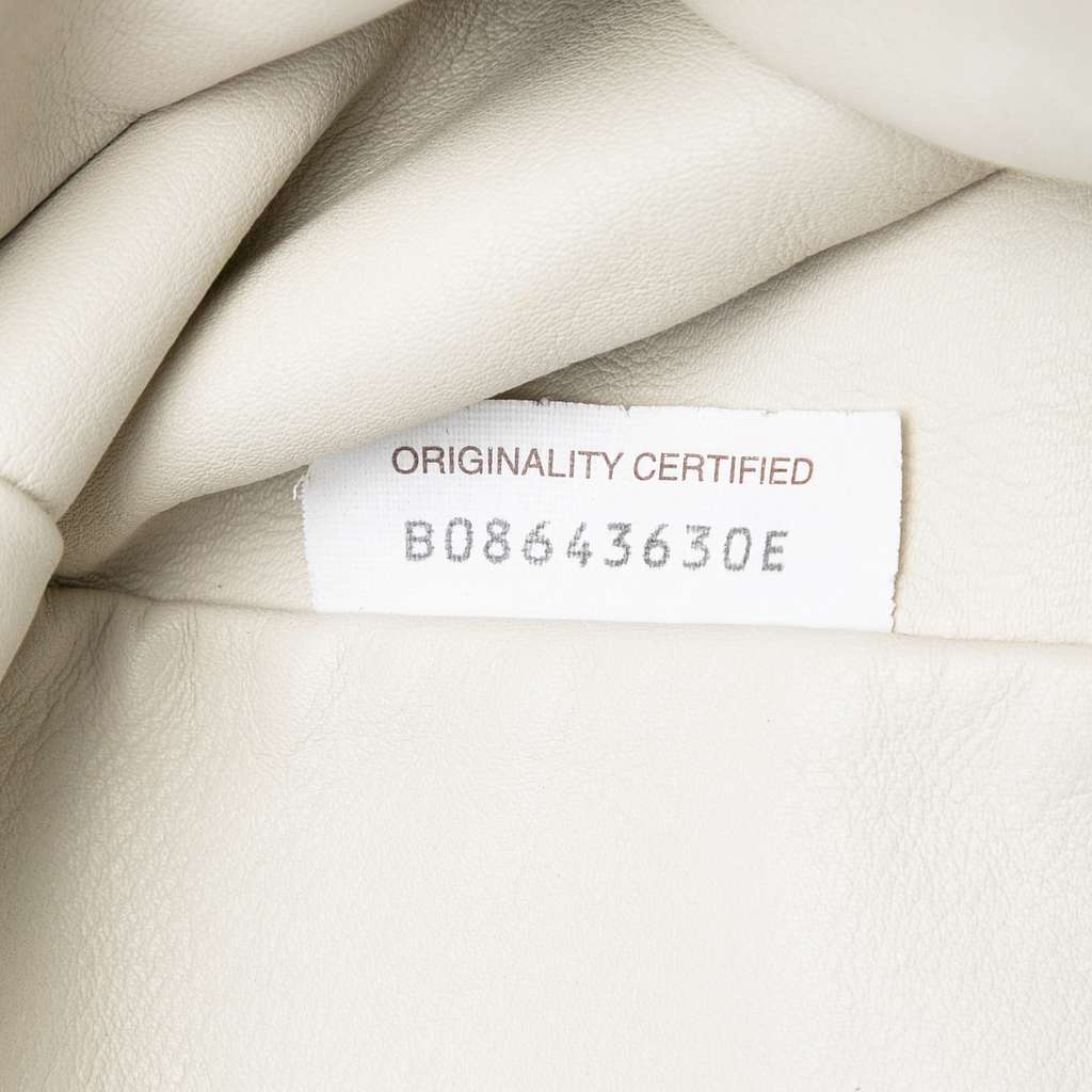 Bottega Veneta Lambskin The Pouch - Detail 1