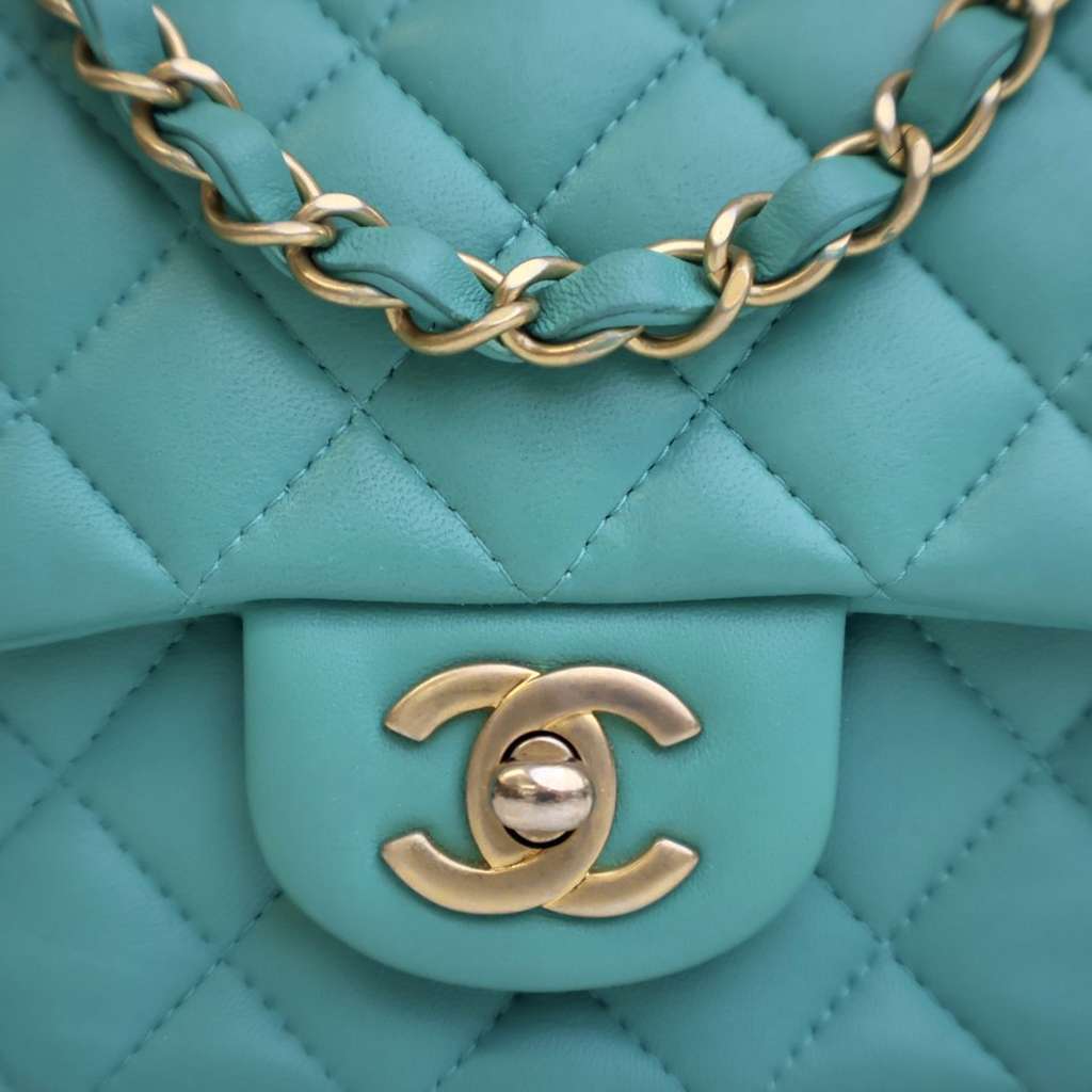Chanel Mini Square Classic Lambskin Single Flap - Detail 2