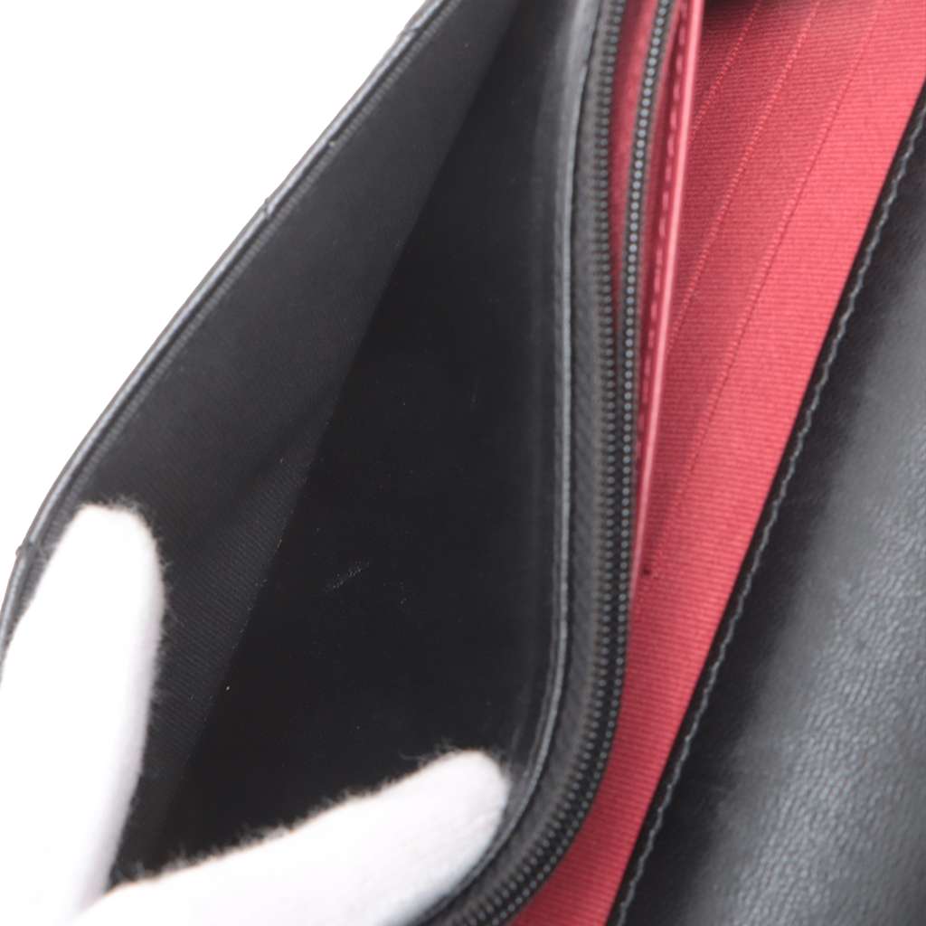 Chanel Quilted Lambskin 19 Wallet on Chain - Detail 1