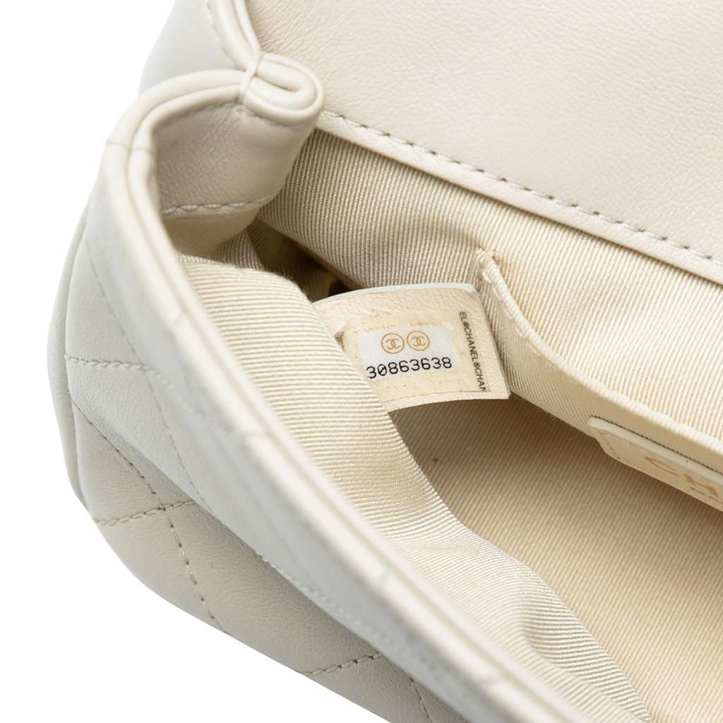 Chanel Medium Lambskin Twist Chain Enamel CC Flap - Detail 1