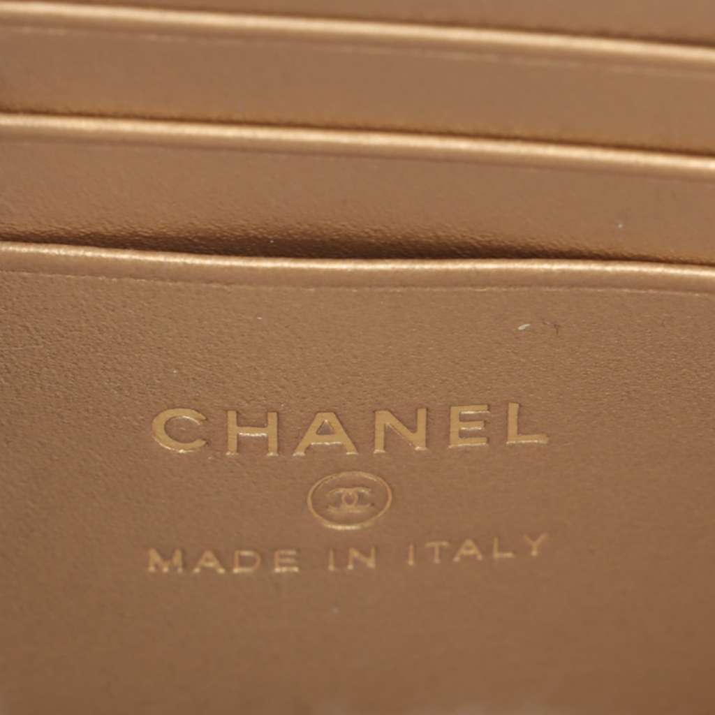 Chanel Quilted Lambskin Crystal Clutch on Chain - Detail 2