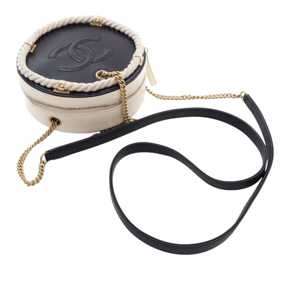 Chanel Crumpled Calfskin En Vogue Round Bag - Image 14