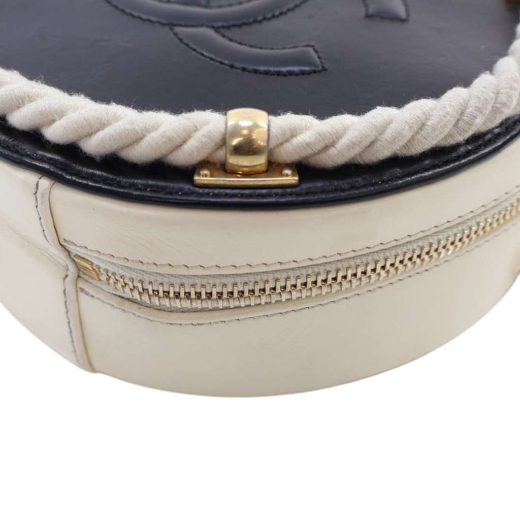 Chanel Crumpled Calfskin En Vogue Round Bag - Image 10