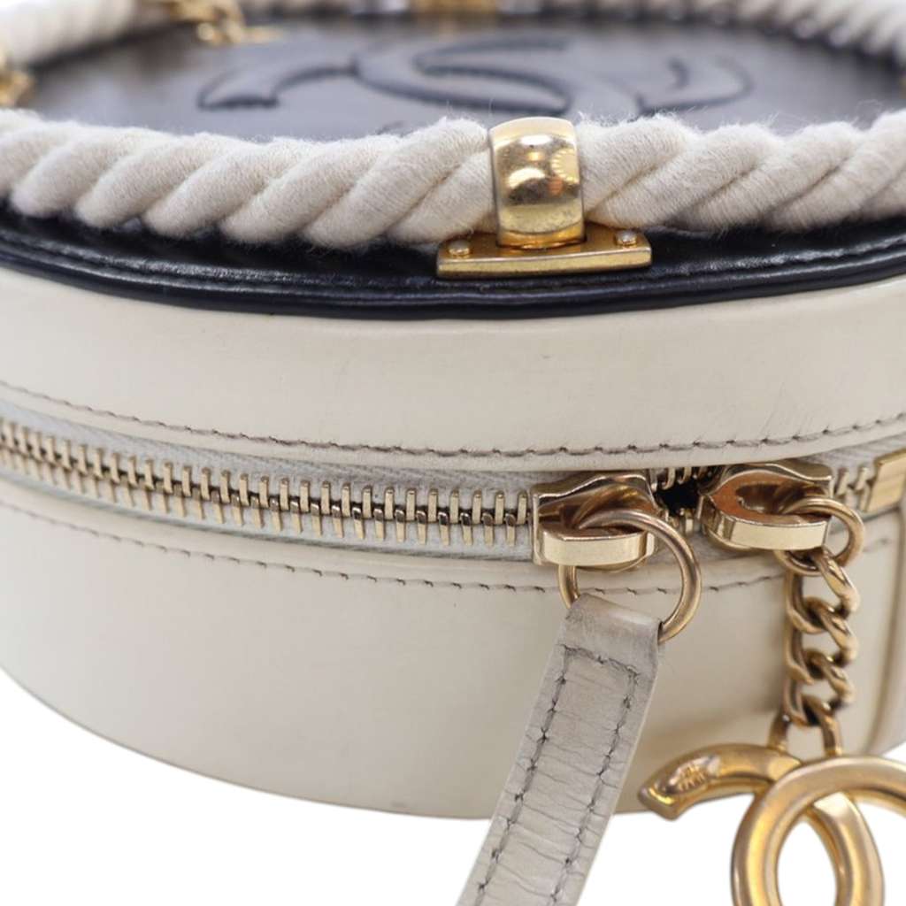 Chanel Crumpled Calfskin En Vogue Round Bag - Image 11