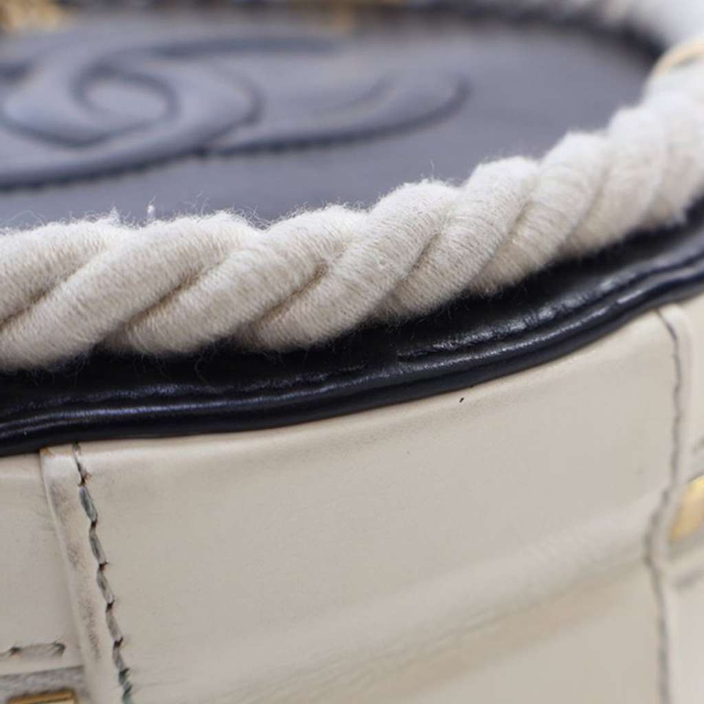 Chanel Crumpled Calfskin En Vogue Round Bag - Image 12