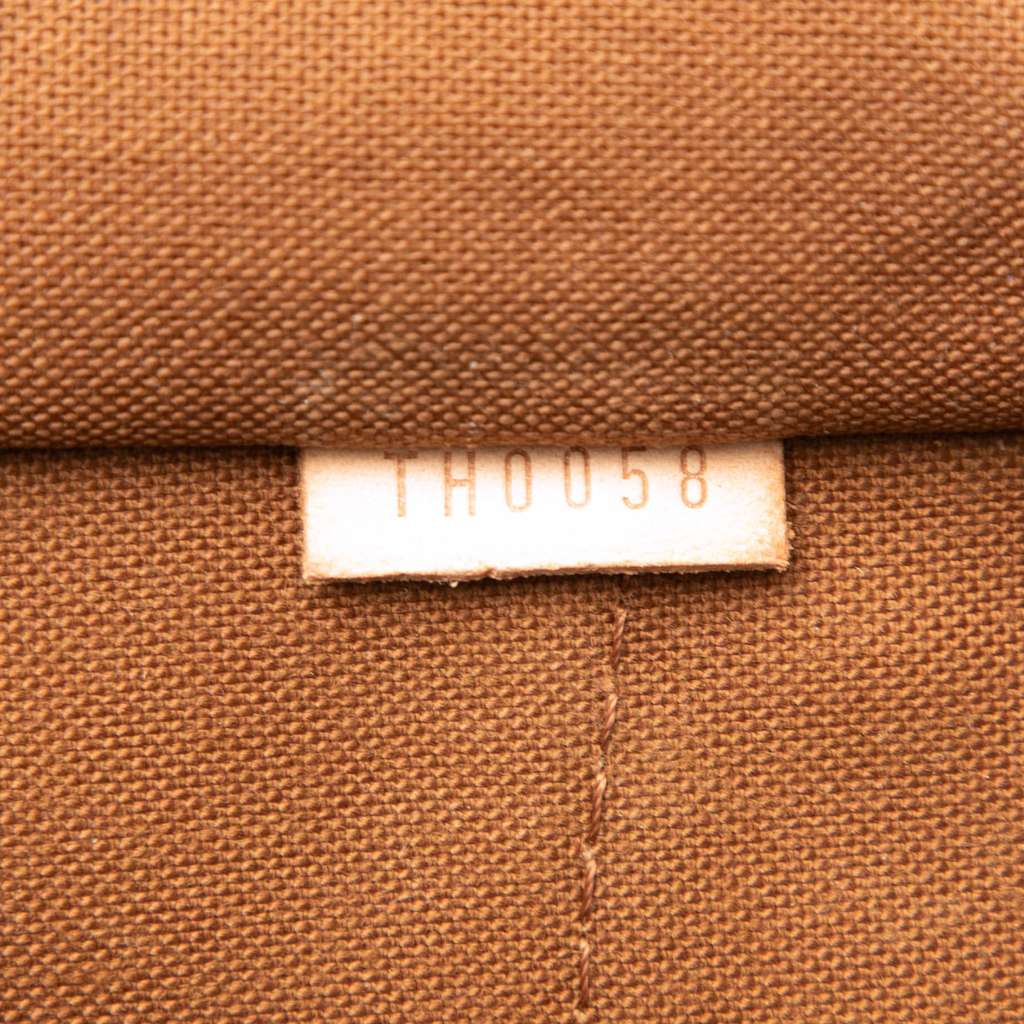 Louis Vuitton Monogram Montorgueil PM - Detail 1