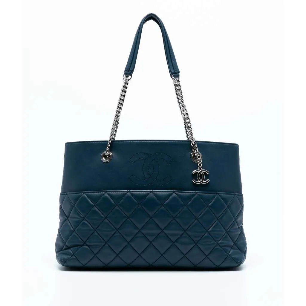 Chanel Medium Quilted Lambskin Urban Delight Tote Blue Leather Very good - Front View
