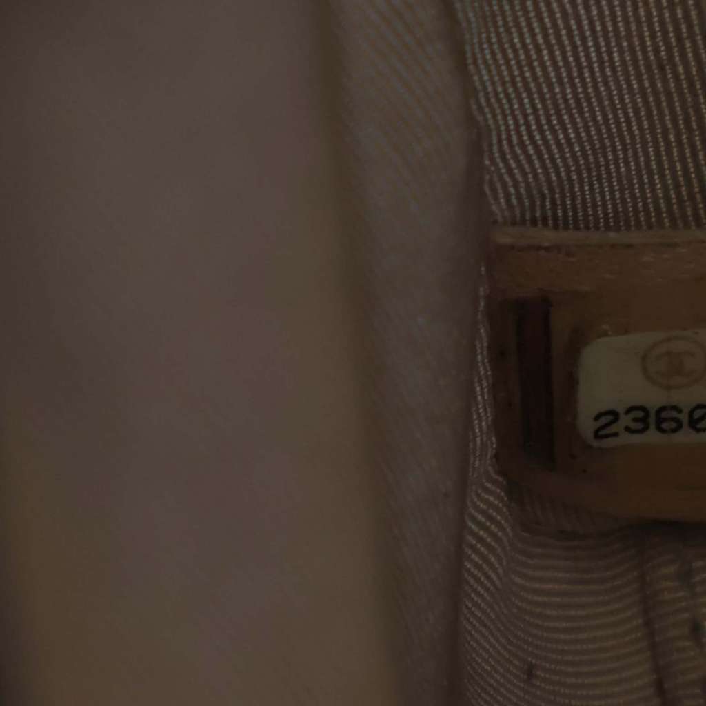 Chanel Small Quilted Grained Calfskin Label Click Flap - Image 13