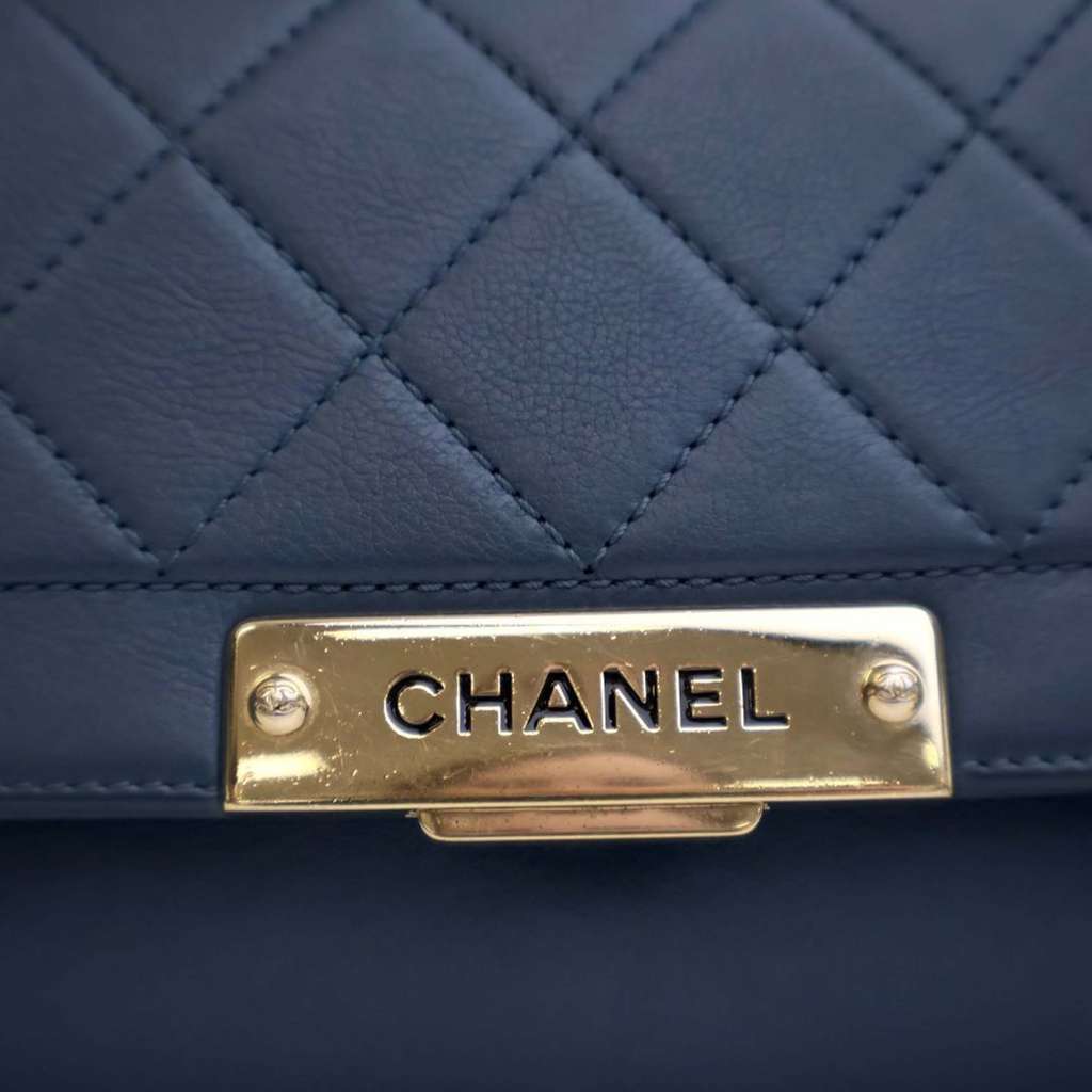 Chanel Small Quilted Grained Calfskin Label Click Flap - Image 14