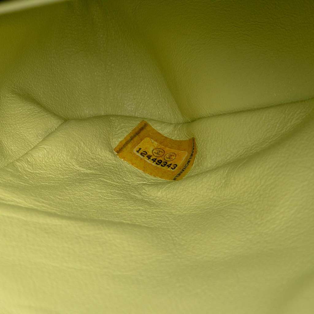 Chanel Medium Classic Lambskin Double Flap - Detail 1