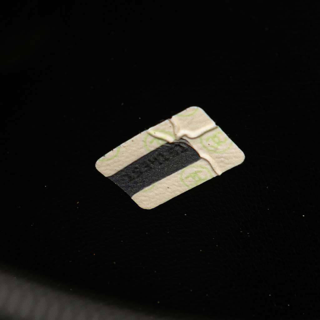 Chanel Jumbo XL Quilted Lambskin Clutch With Chain - Detail 2