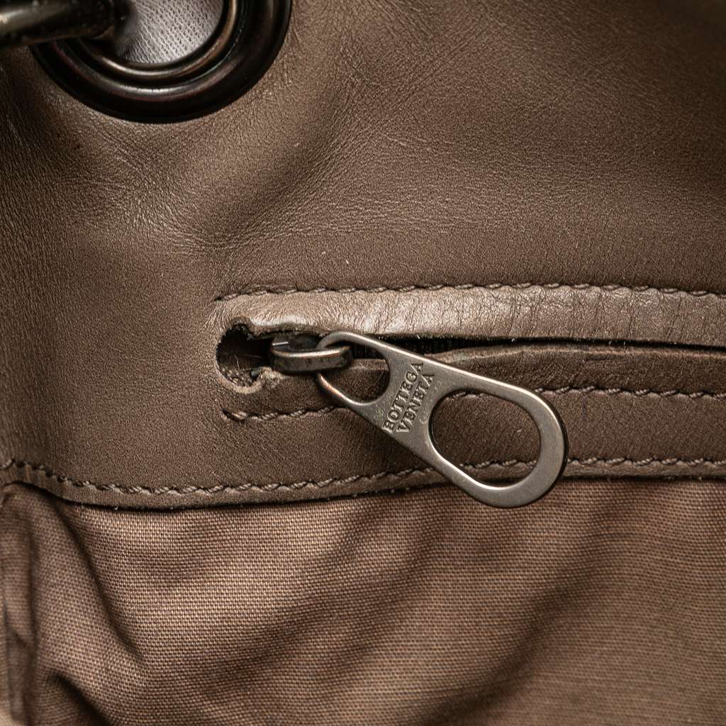 Bottega Veneta Nappa Intrecciato VN Crossbody - Detail 2