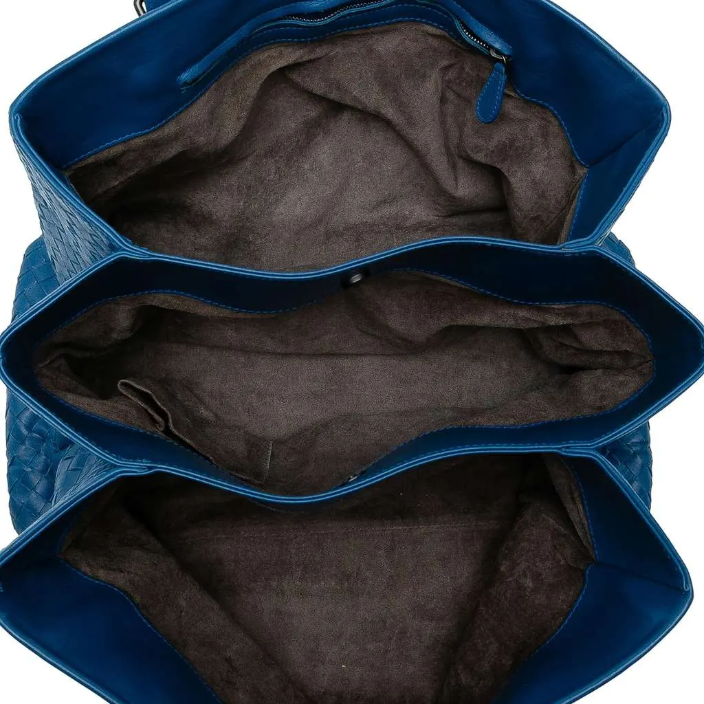 Bottega Veneta Medium Nappa Intrecciato Roma Tote Blue Leather Good - Model View