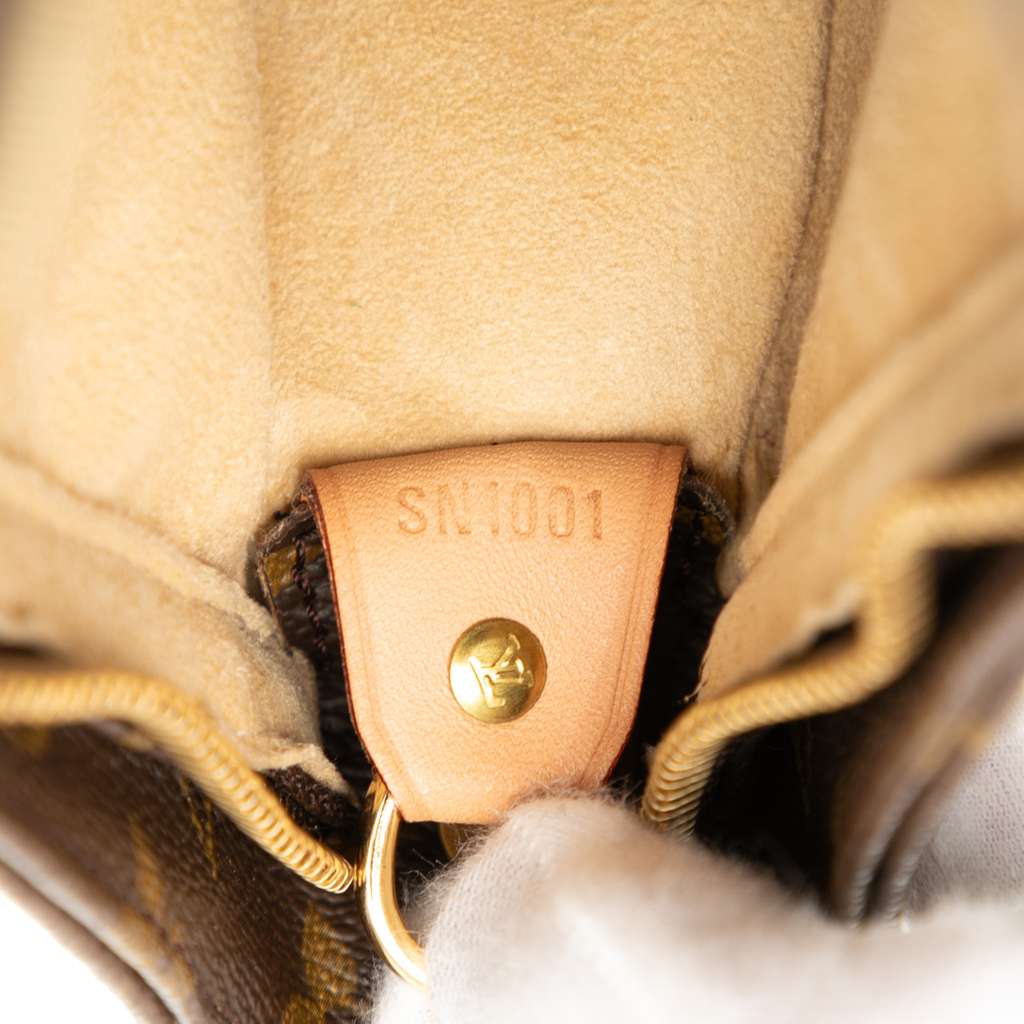 Louis Vuitton Monogram Looping GM - Detail 1