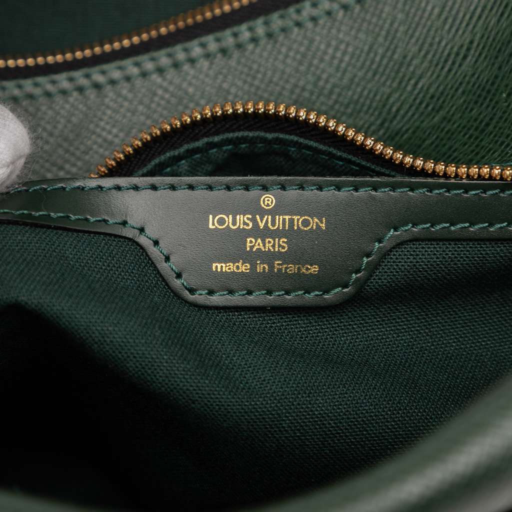 Louis Vuitton Taiga Reporter PM - Side view