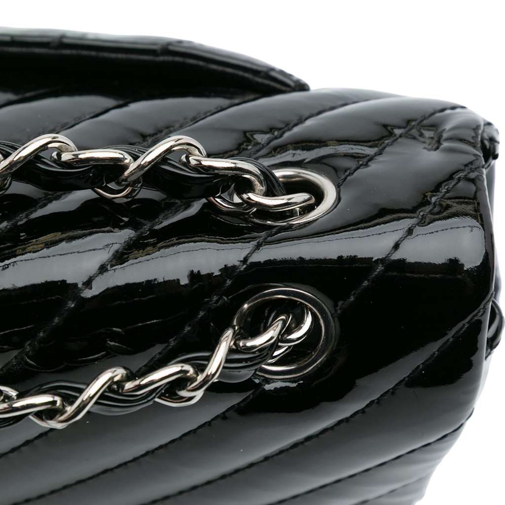 Chanel Jumbo Classic Chevron Patent Single Flap - Image 11