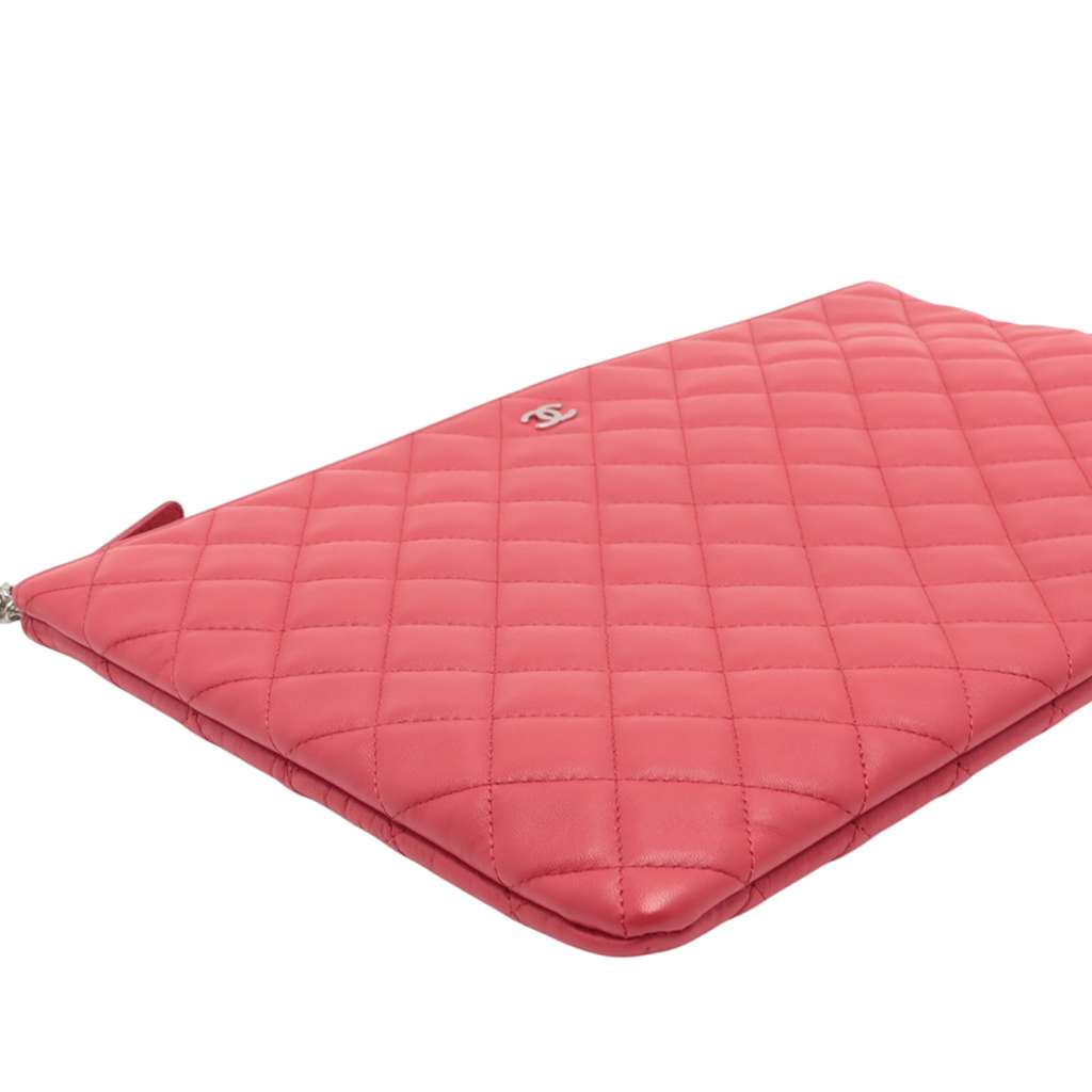 Chanel Large Quilted lambskin Cosmetic Case - Detail 2