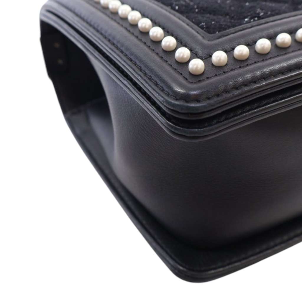 Chanel Old Medium Quilted Tweed and Calfskin Pearl Boy Flap - Detail 1