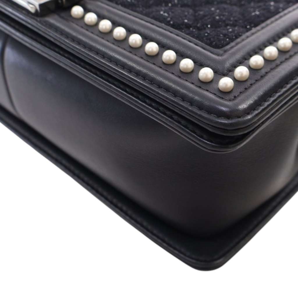 Chanel Old Medium Quilted Tweed and Calfskin Pearl Boy Flap - Detail 2