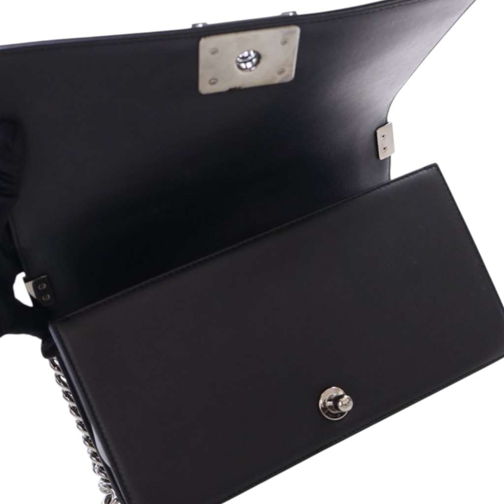 Chanel Old Medium Quilted Tweed and Calfskin Pearl Boy Flap - Image 10