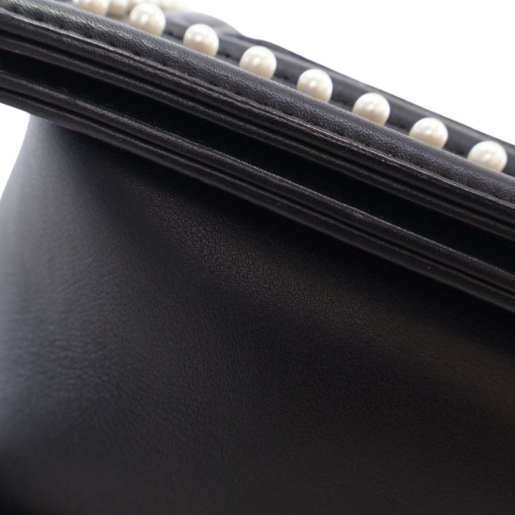 Chanel Old Medium Quilted Tweed and Calfskin Pearl Boy Flap - Image 11