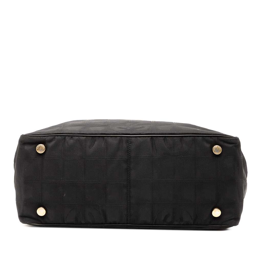 Chanel New Travel Line Nylon Tote - Image 6