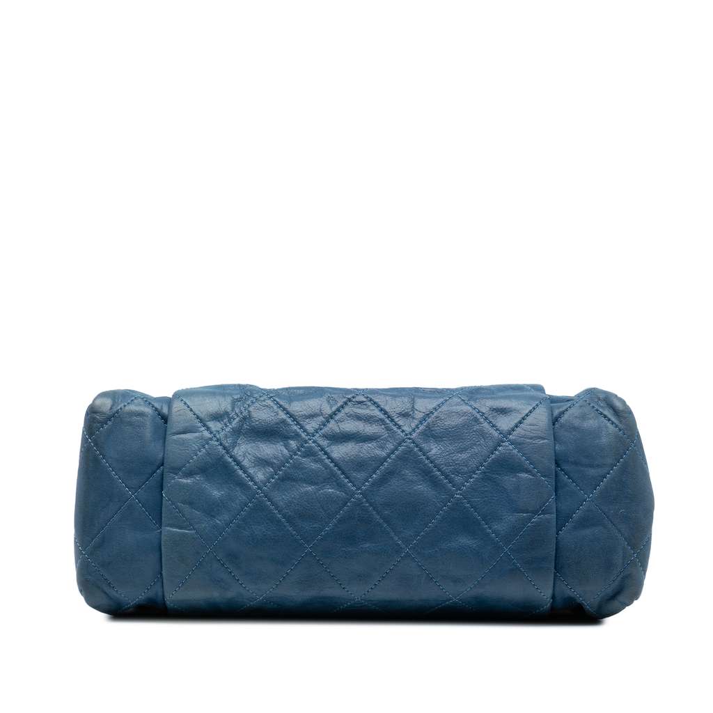 Chanel Large Iridescent Calfskin Chic Quilt Flap - Image 6
