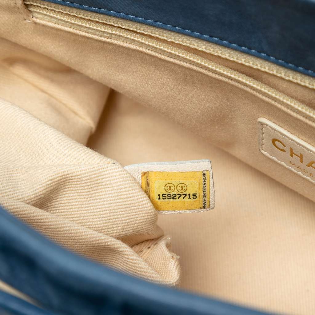 Chanel Large Iridescent Calfskin Chic Quilt Flap - Detail 1