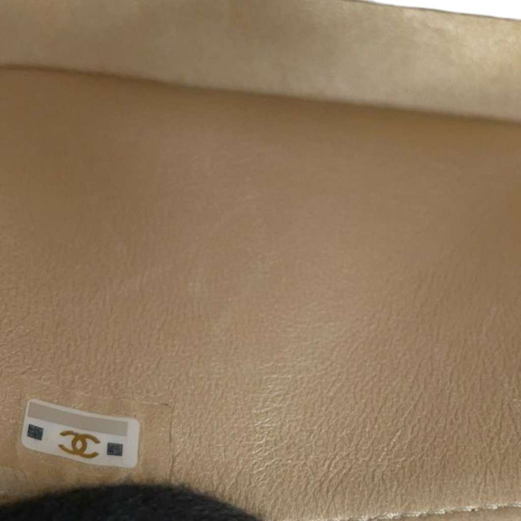 Chanel CC Quilted Patent Frame Flap Clutch with Chain - Detail 1