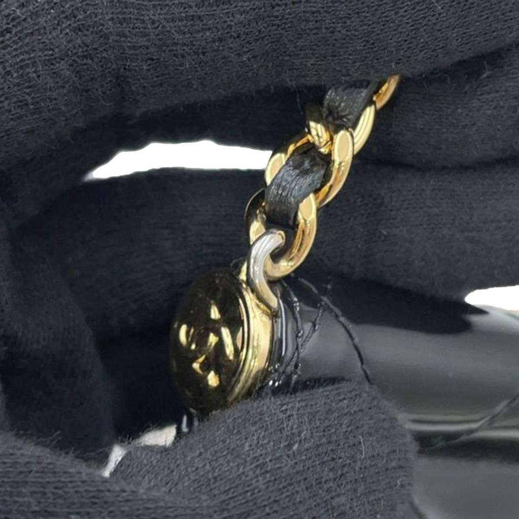 Chanel CC Quilted Patent Frame Flap Clutch with Chain - Detail 2