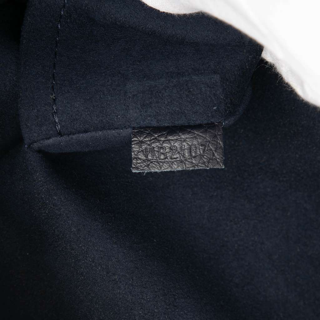 Louis Vuitton Taurillon East Side Tote GM - Detail 1