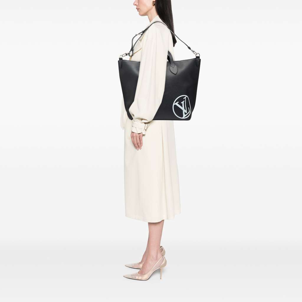 Louis Vuitton Taurillon East Side Tote GM - Detail 2