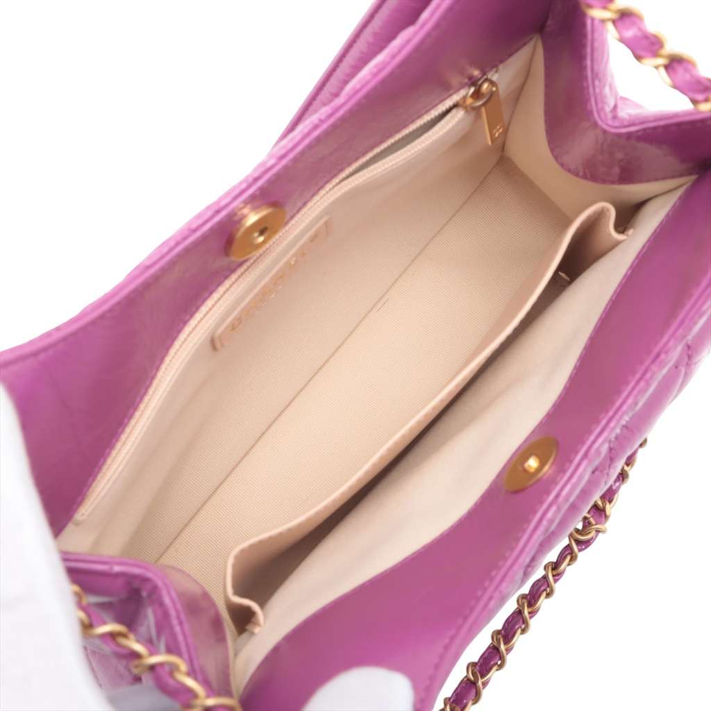 Chanel Medium Shiny Crumpled Calfskin Wavy CC Hobo - Detail 1