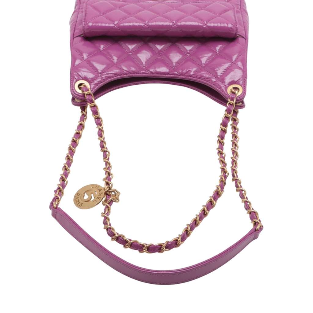 Chanel Medium Shiny Crumpled Calfskin Wavy CC Hobo - Detail 2