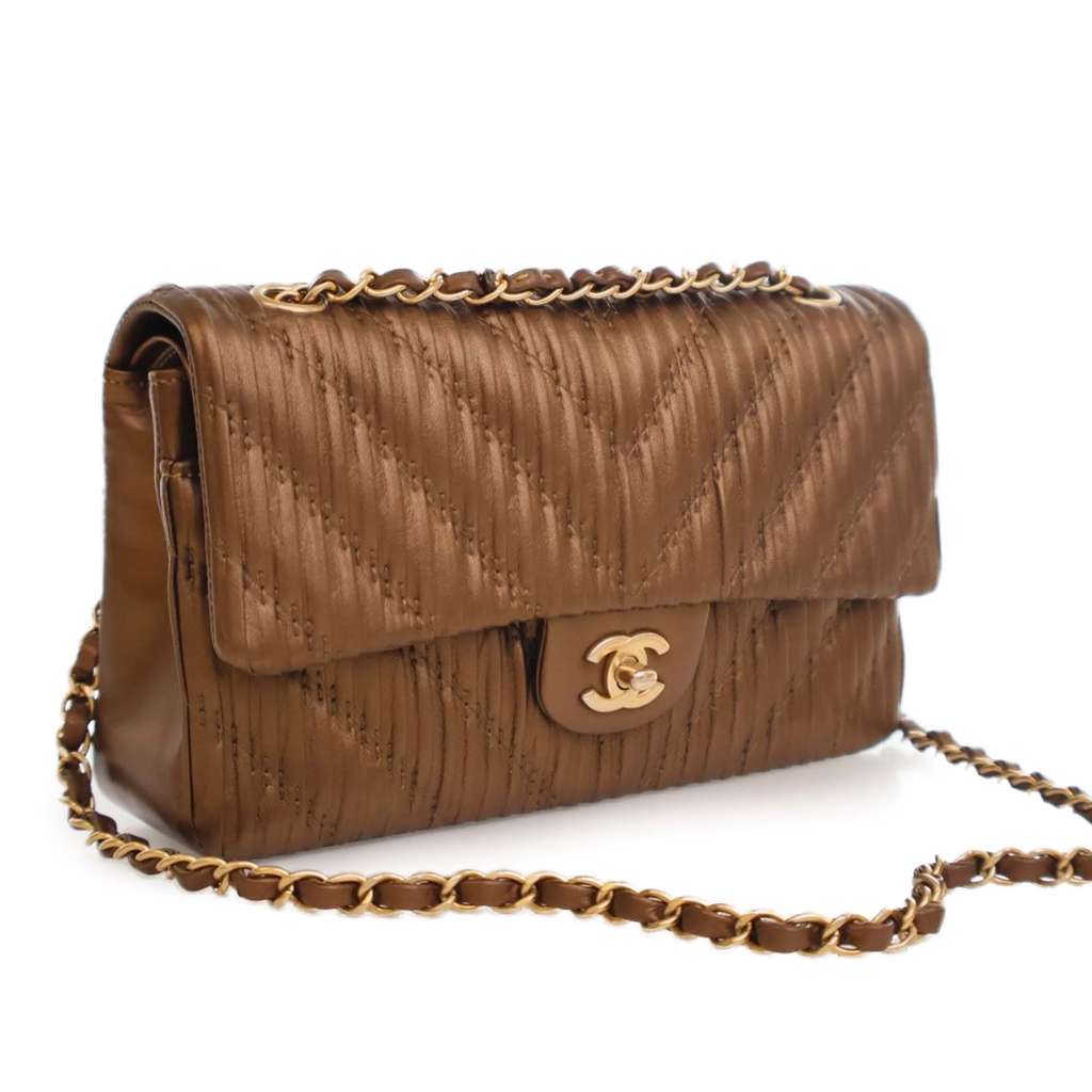 Chanel Medium Classic Chevron Calfskin Pleated Double Flap - Detail 1