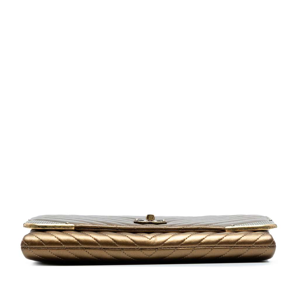Chanel Calfskin Chevron Rock The Corner Flap - Image 6