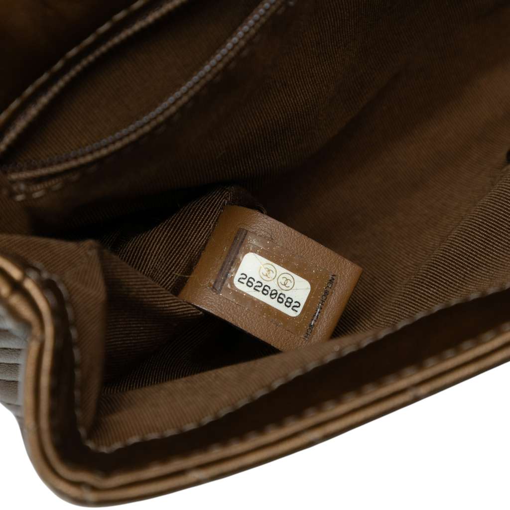 Chanel Calfskin Chevron Rock The Corner Flap - Detail 1