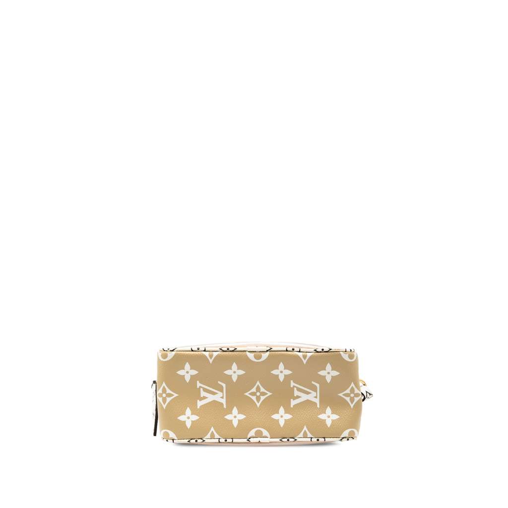 Louis Vuitton Monogram Giant Jungle Beach Pouch - Image 6