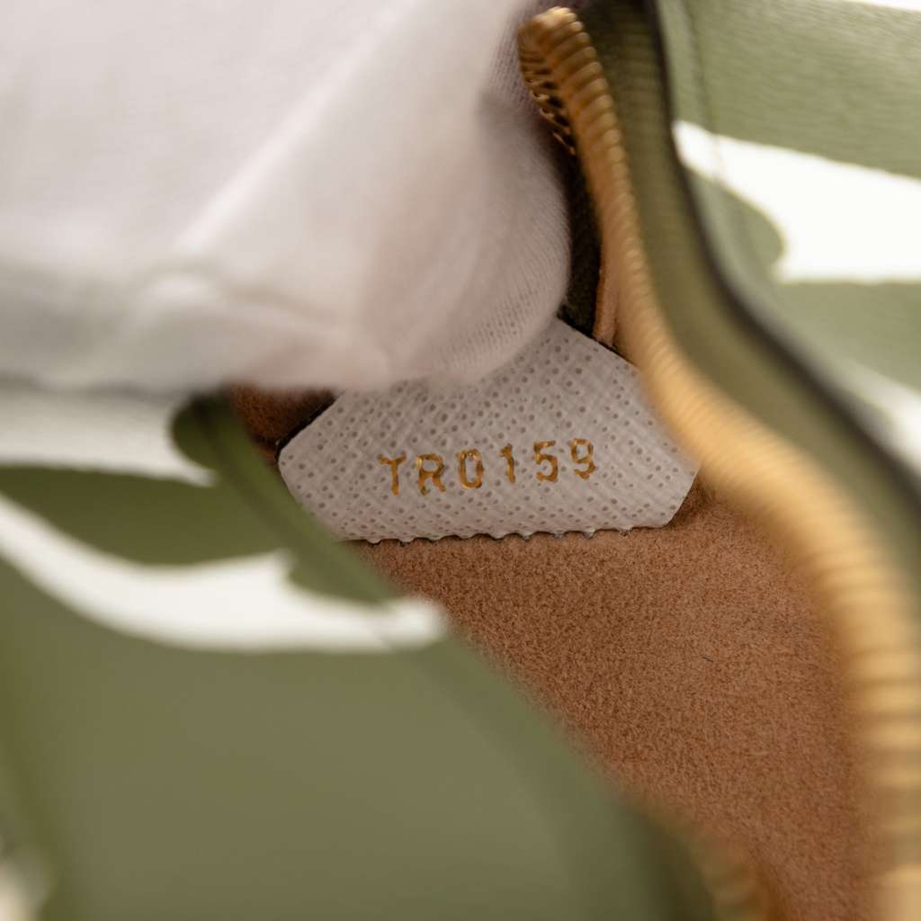 Louis Vuitton Monogram Giant Jungle Beach Pouch - Detail 1