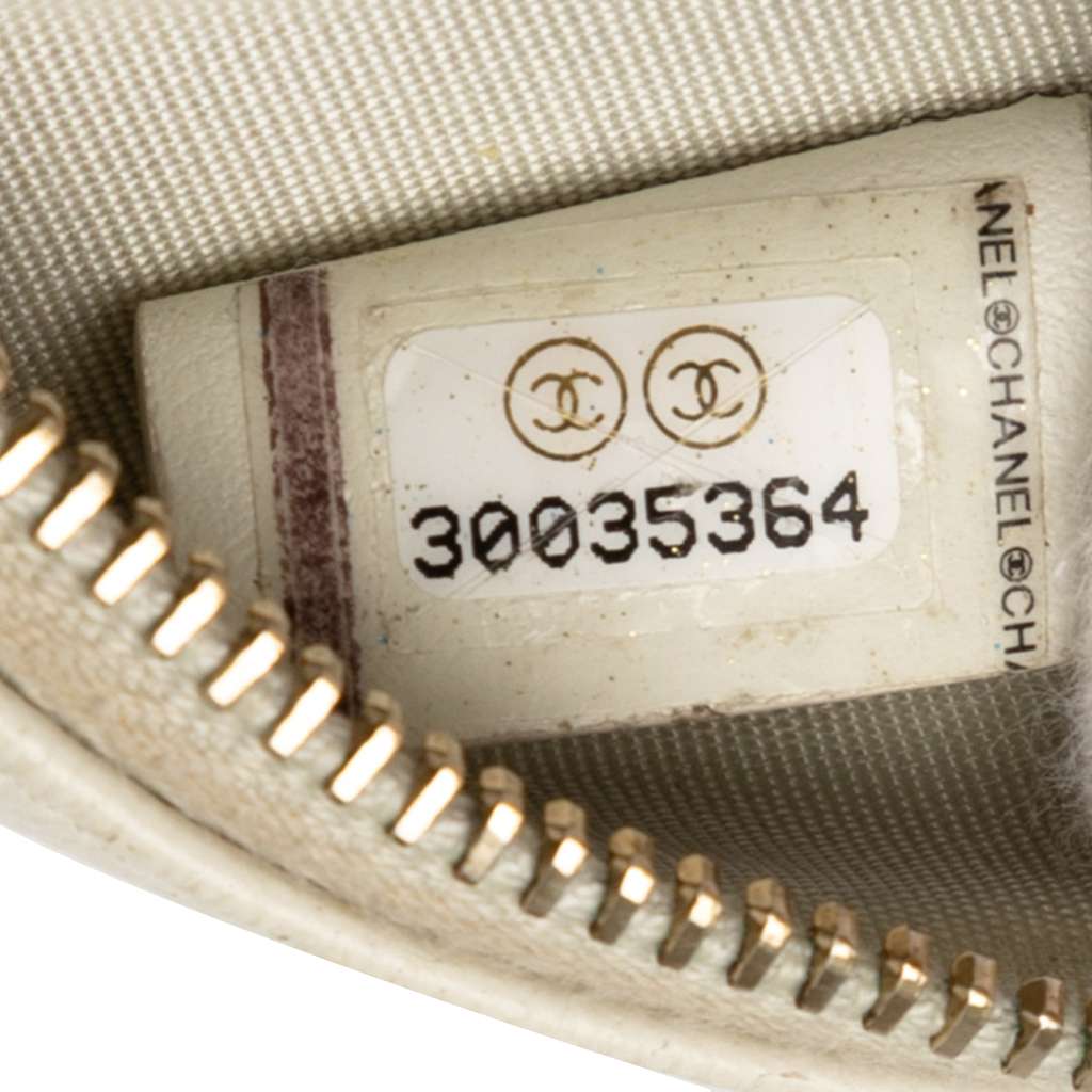 Chanel Quilted Goatskin 19 Round Clutch With Chain - Detail 1