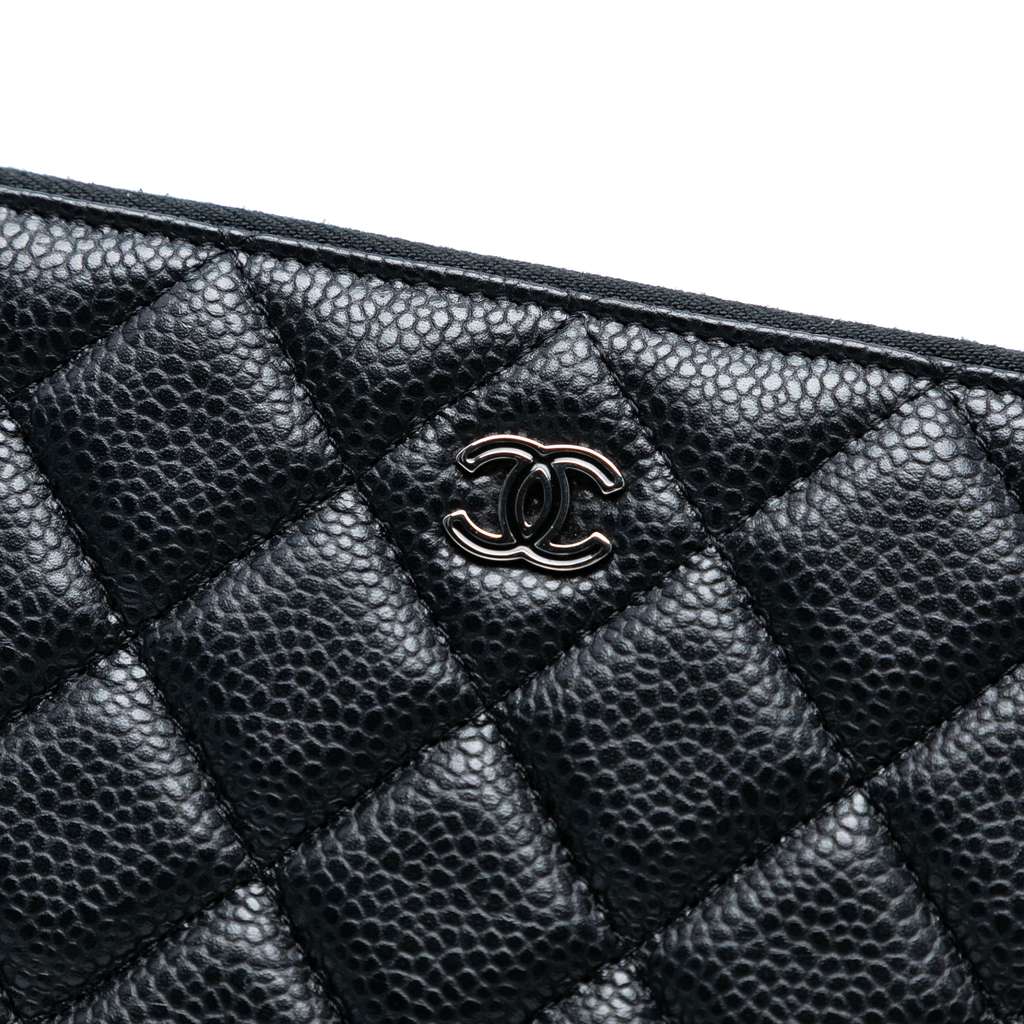 Chanel Large Quilted Caviar O Case Clutch - Detail 1