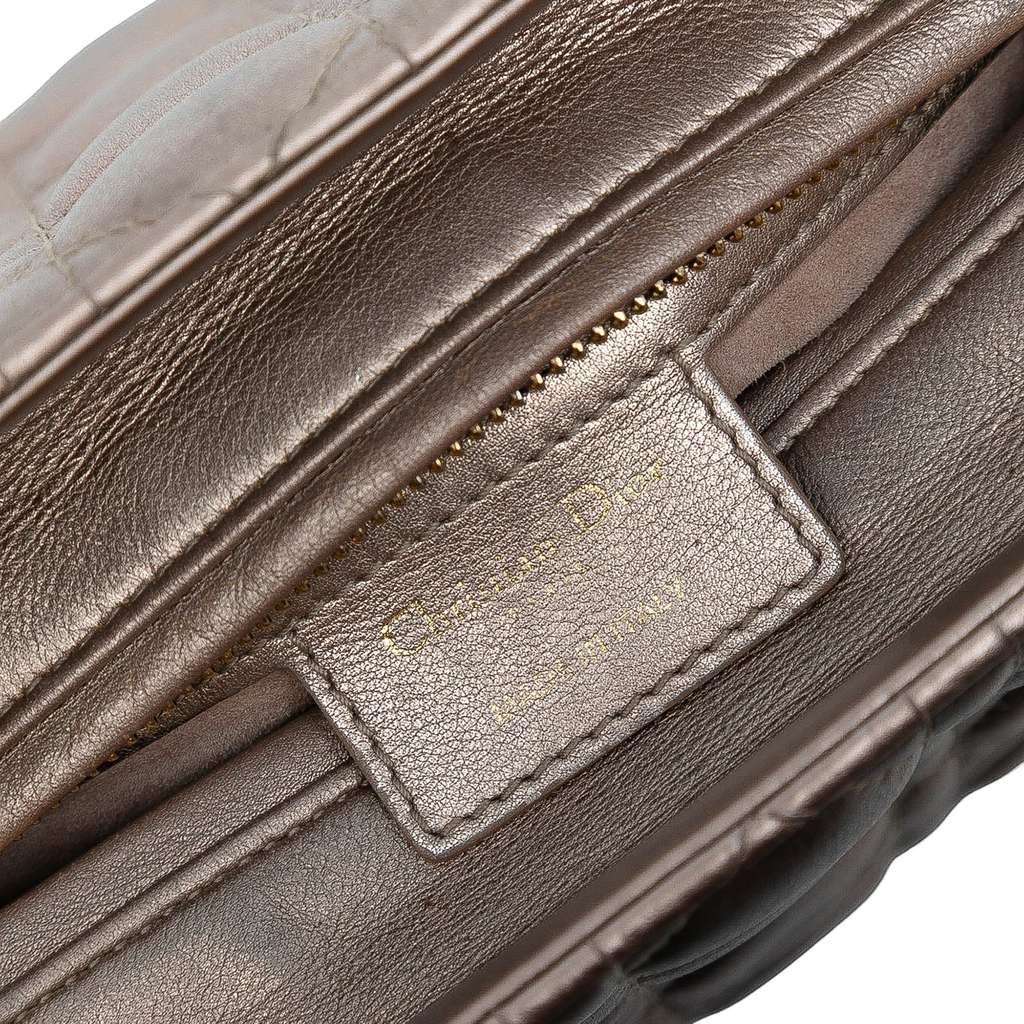 Dior Medium Metallic Lambskin Cannage Lady Dior - Detail 1